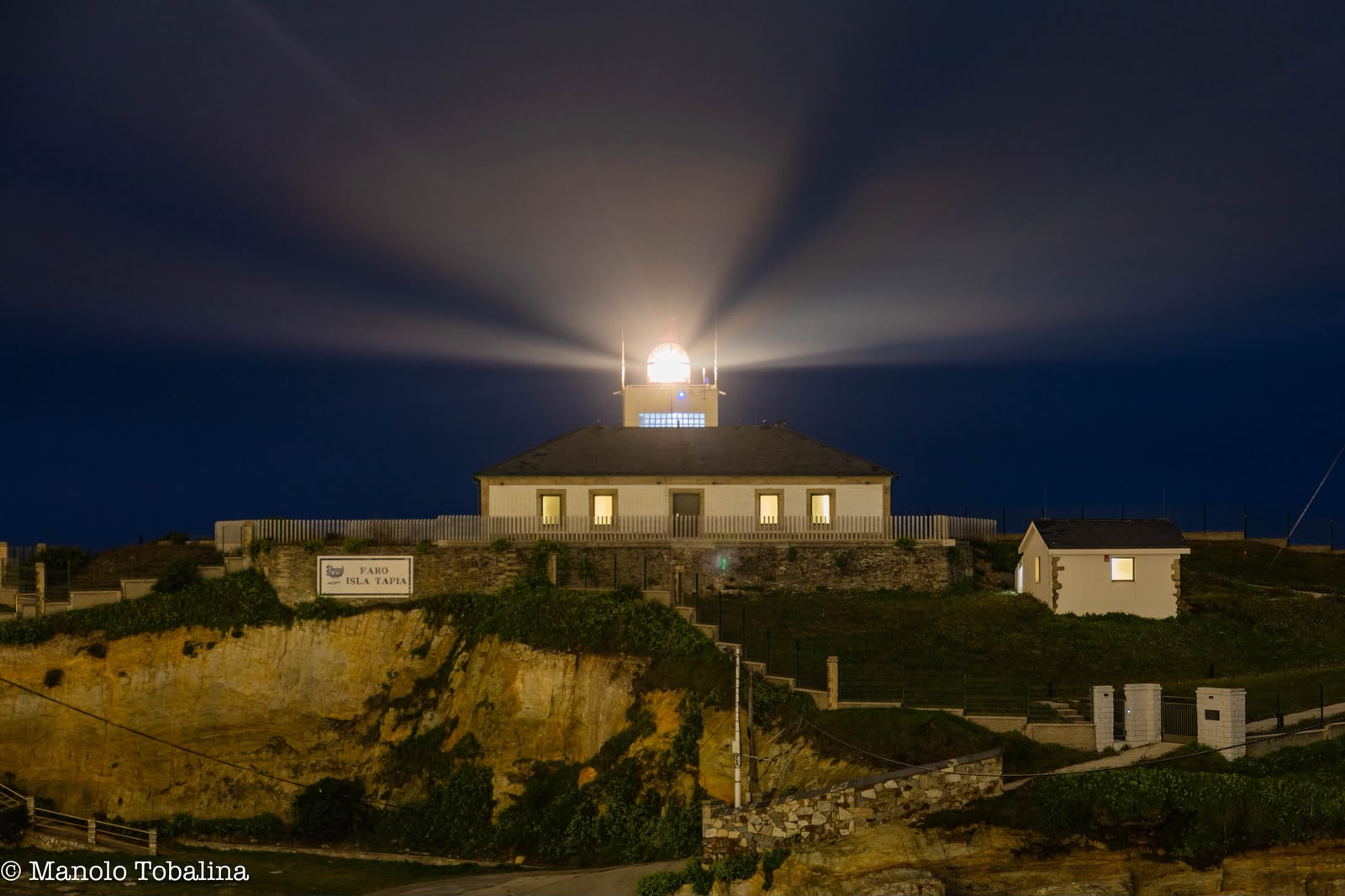 Atardecer en Faro isla de Tapia de Casariego