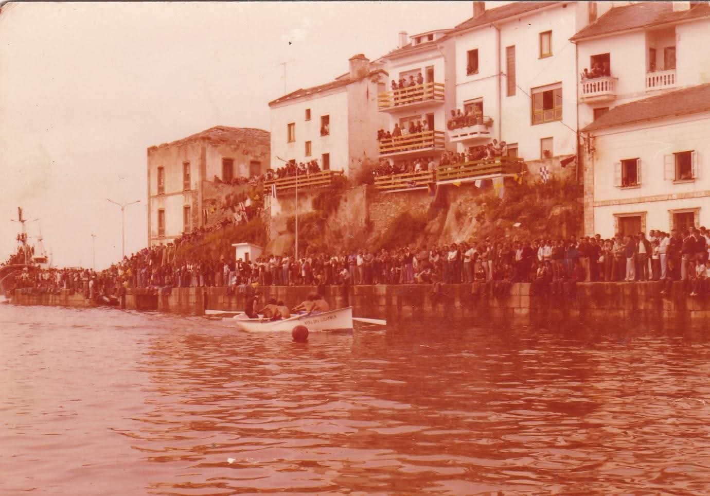 Regatas de remo día del Mar en el muelle de Tapia de Casariego