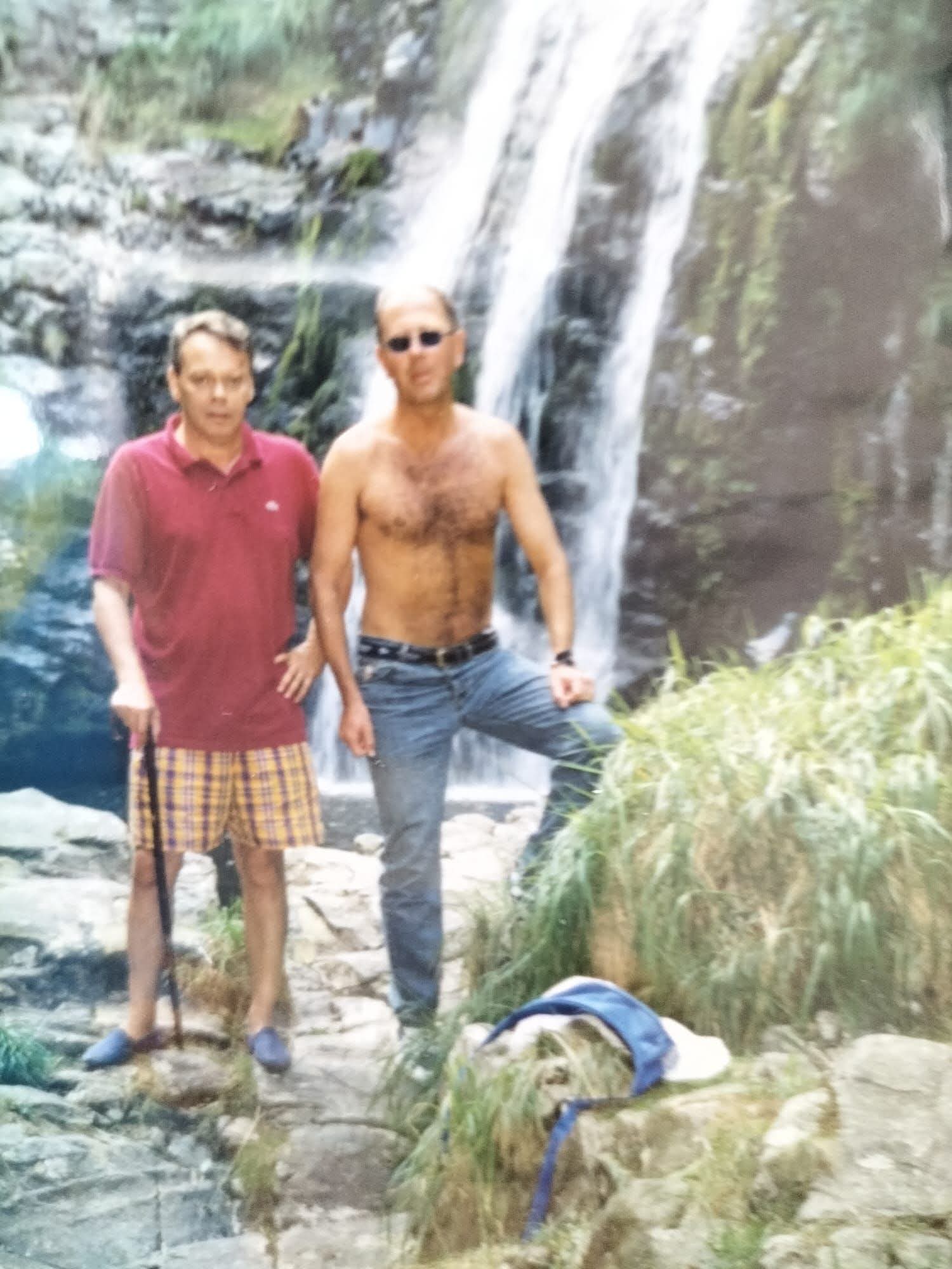 Amigos tapiegos posando juntos