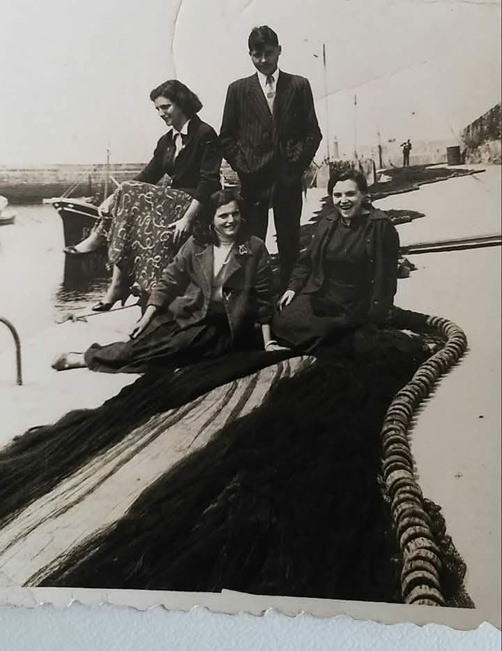 Tapiegos en el muelle de Tapia de Casariego